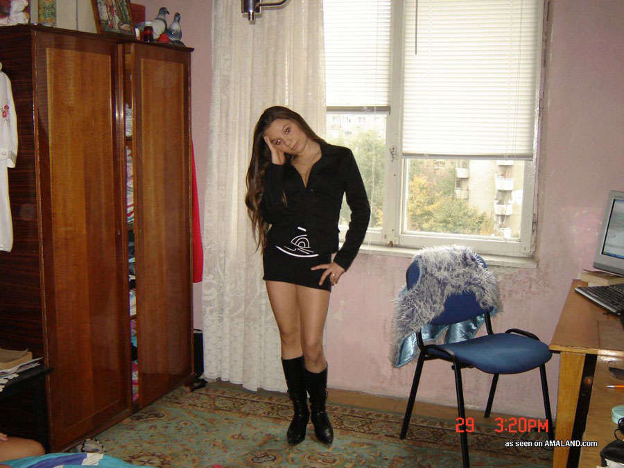 Latina Mitbewohnerinnen Camwhoring in ihrer Unterwäsche
 #68259211