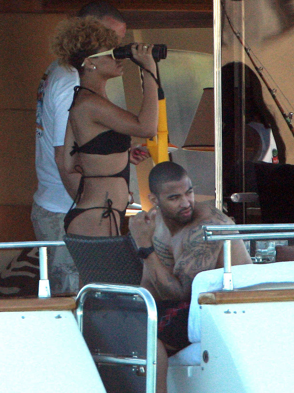 Rihanna looking sexy and hot in black bikini on yaht paparazzo photos #75364837