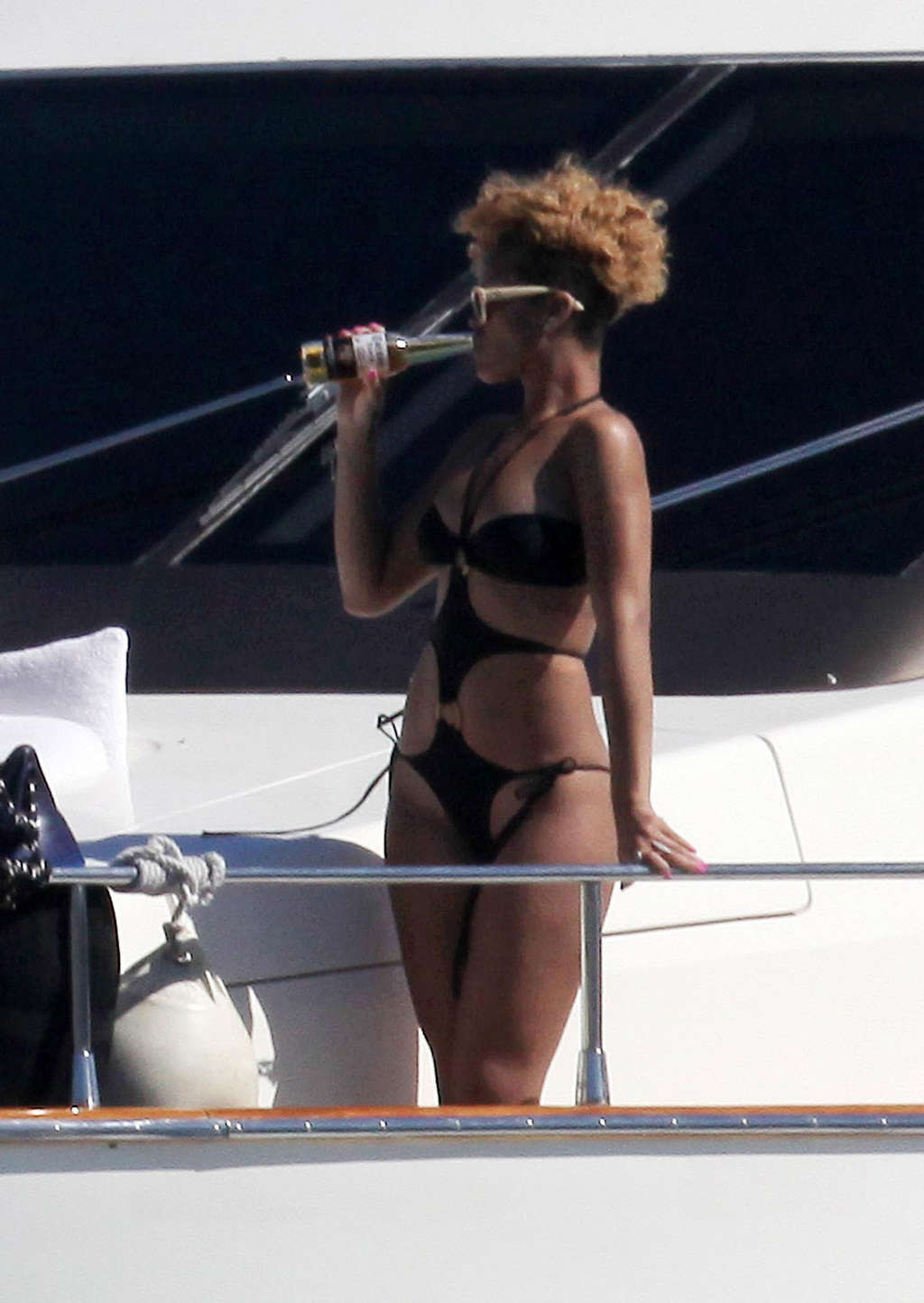 Rihanna looking sexy and hot in black bikini on yaht paparazzo photos #75364918
