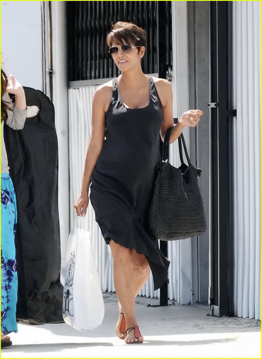 Halle Berry enceinte et plantureuse en sortie de shopping à Los Angeles
 #75225581