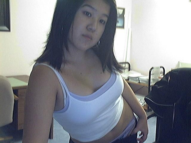 Mollige Asiatin zeigt ihren Arsch und ihre Titten vor der Webcam
 #69961783
