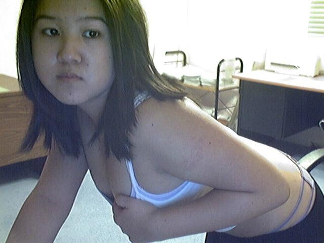 Mollige Asiatin zeigt ihren Arsch und ihre Titten vor der Webcam
 #69961788