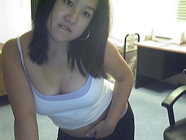 Chubby Asian shows off her ass and titties on webcam #69961792