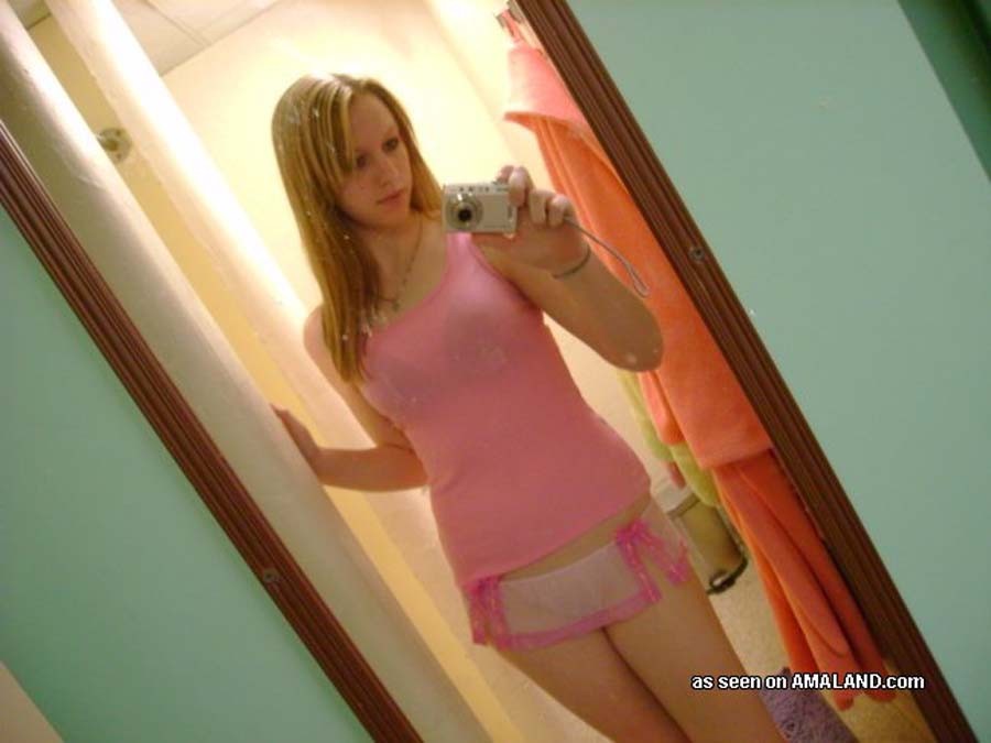 Bilder von einem Amateur cutie teen camwhoring
 #71510841