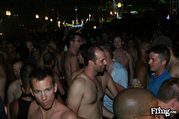 Treffen Sie diese wirklich geilen schwulen Kerle in diesen heißen lokalen Clubs in Ihrer Gegend
 #76958952