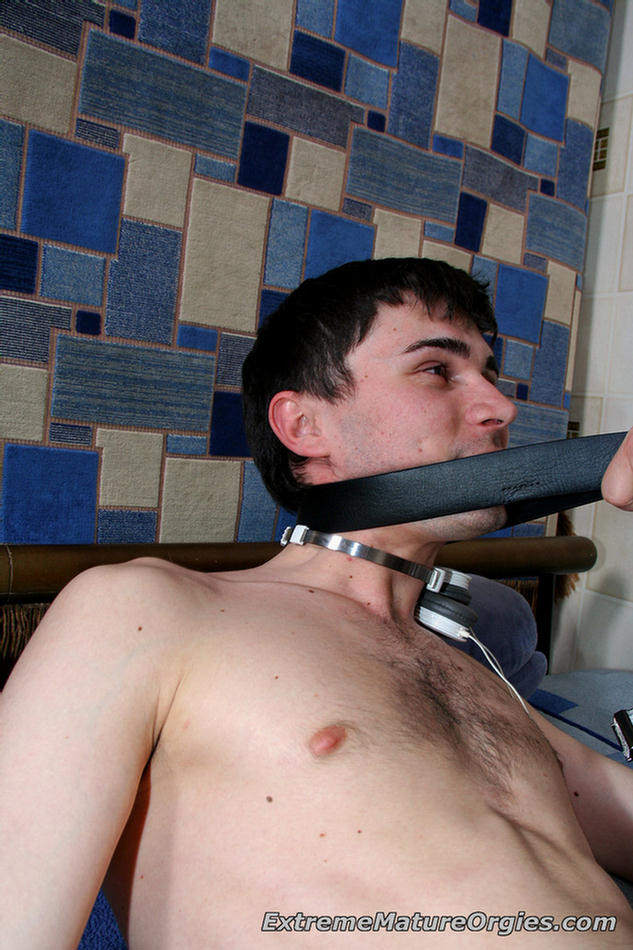 Juego pervertido y una corrida en la boca para una gordita caliente
 #76393415