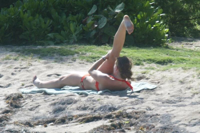Hot celebrity star Rebecca Gayheart paparazzi shots on the beach #75431891