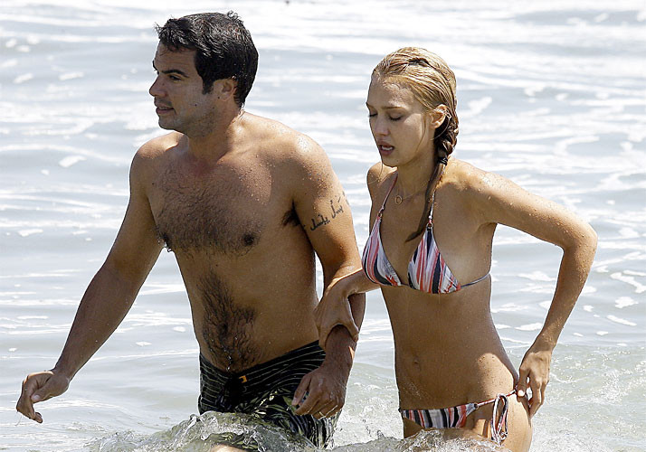 Jessica Alba exposing her great body in bikini on beach paparazzi pictures #75384780