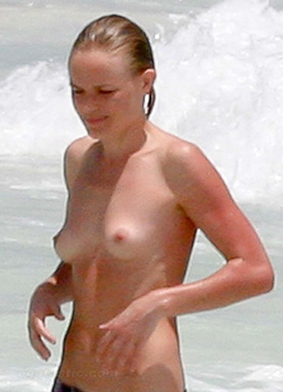 Kate Bosworth exposing her nice big boobs and playing on beach paparazzi picture #75308424