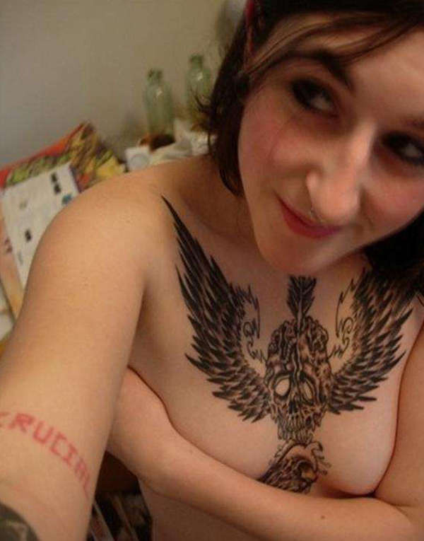 Foto di una gf amatoriale emo tatuata
 #75709373