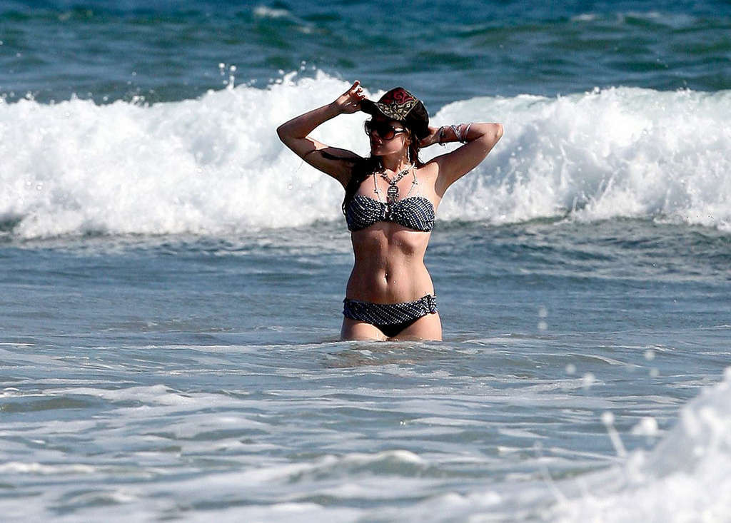 Avril Lavigne enjoying on beach with her friend and showing sexy body #75375517