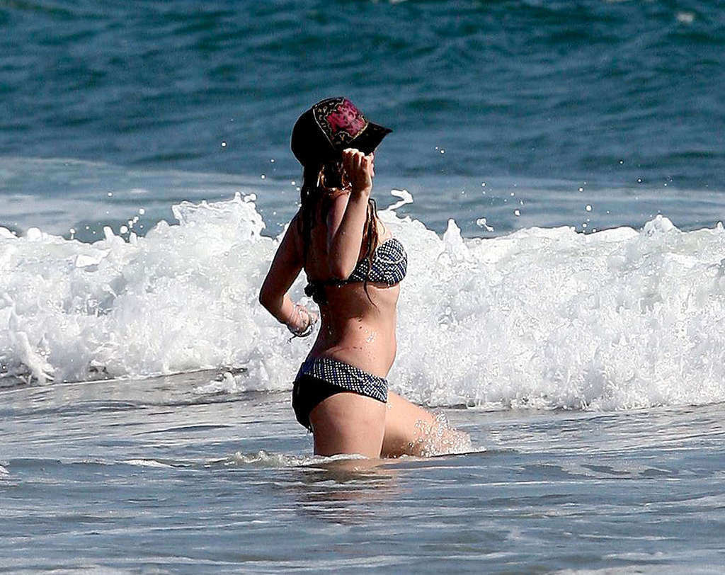 Avril Lavigne enjoying on beach with her friend and showing sexy body #75375537