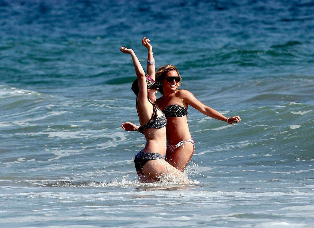 Avril Lavigne enjoying on beach with her friend and showing sexy body #75375552