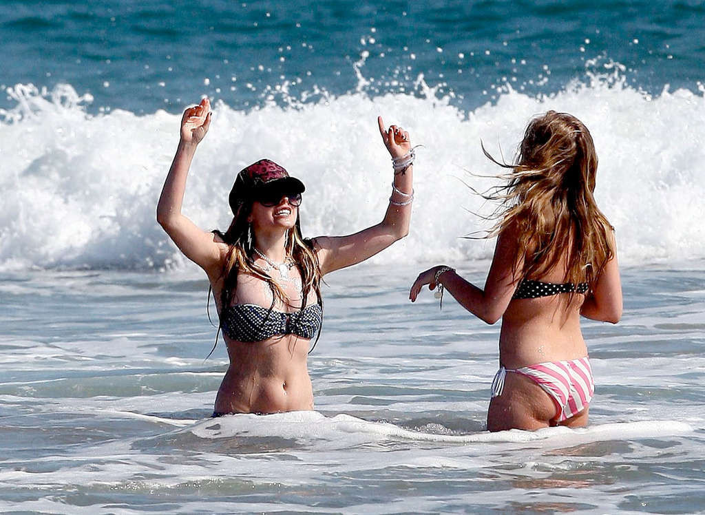 Avril Lavigne enjoying on beach with her friend and showing sexy body #75375602