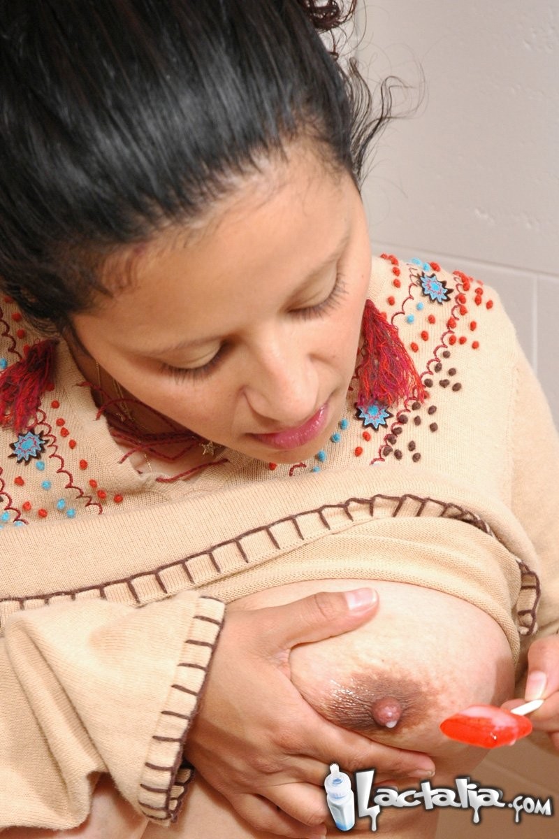 ロリポップで授乳している女性を見たことがありますか？
 #73229013