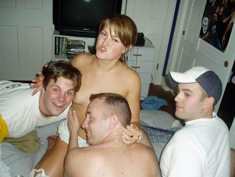 Betrunkene Babes auf Hardcore-Party
 #77101024