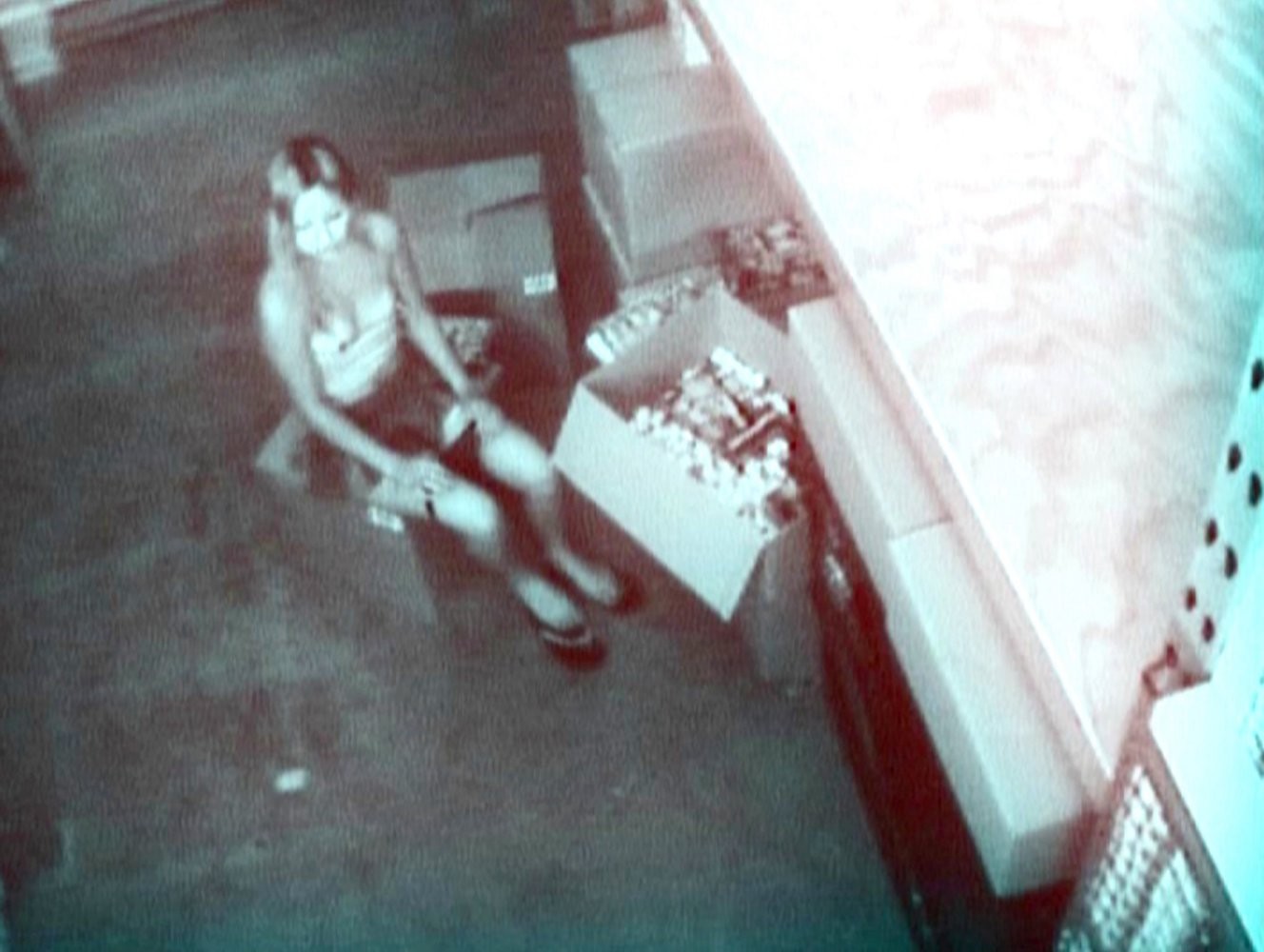 Sporca sgualdrina catturata mentre si sditalina su una telecamera nascosta
 #78413815