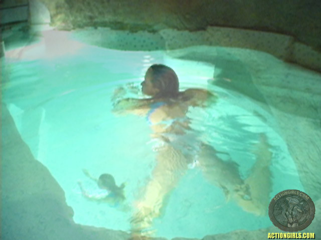 泳ぐホットティー
 #71087793