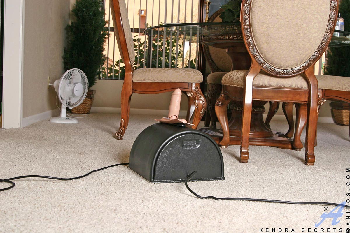 Explizite milf kendra secrets rides die sybian bis sie eruptes in ein massiv oder
 #77422376