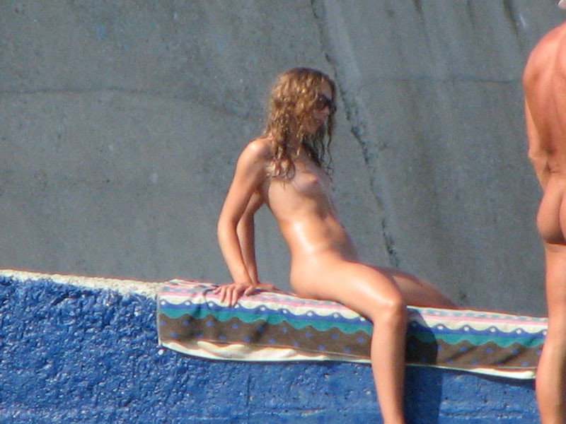 Avertissement - photos et vidéos de nudistes réels et incroyables
 #72266836