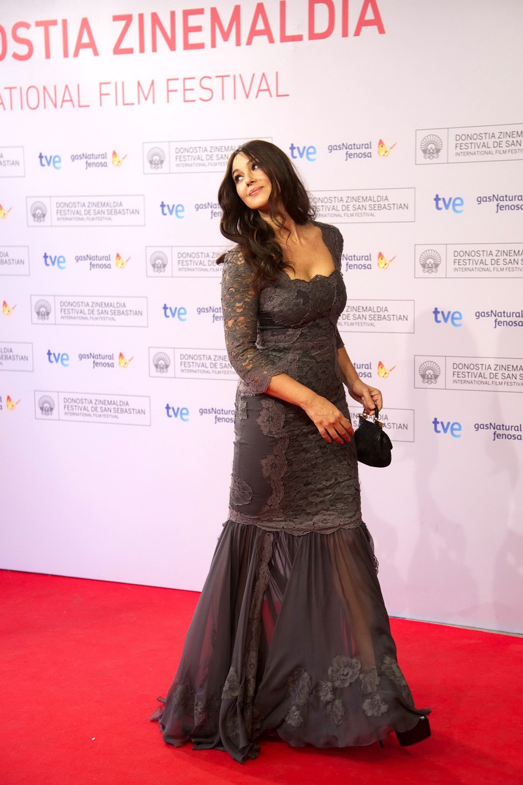 Monica Bellucci curvy wearing a tight lace dress at 'Fasle Kargadan' premiere du #75251930
