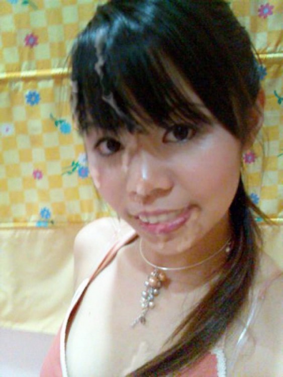 Une nymphette asiatique aime montrer son corps doux et juteux.
 #69876095