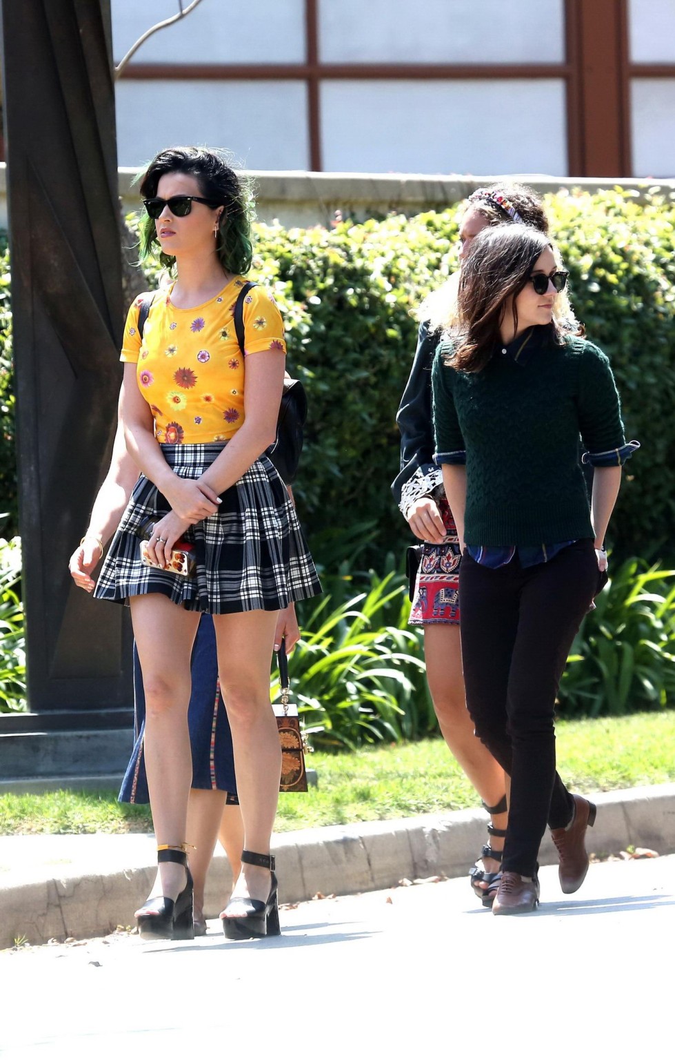 Katy perry mostrando su falda en beverly hills
 #75194035