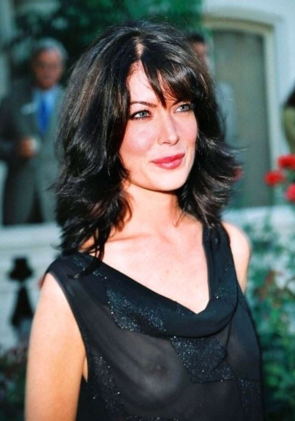 Lara flynn boyle muy sexy con un vestido transparente y posando para los paparazzi
 #75329637