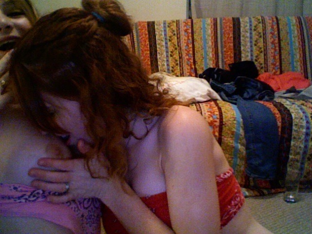 Anna suçant une bite et baisant un ours en peluche
 #67901363