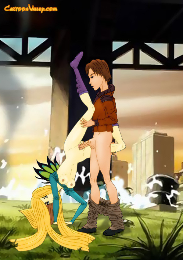 Blancanieves contra Cenicienta desnuda en una pelea de golpes
 #69368825