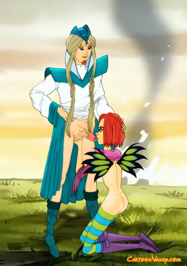 Blancanieves contra Cenicienta desnuda en una pelea de golpes
 #69368832