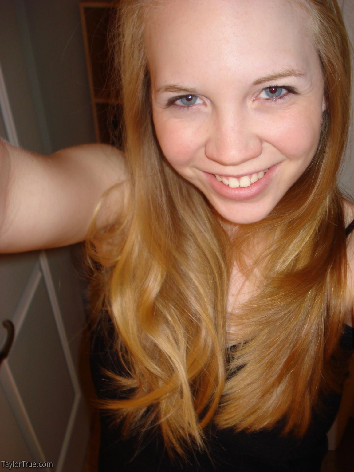 Echte Amateur-Selfies von blonden Teenies
 #67567045