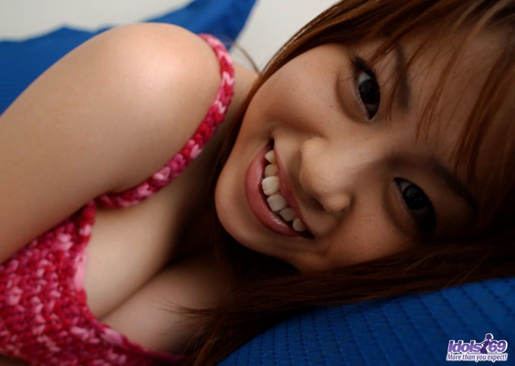 La joven japonesa tiene unas preciosas tetas redondas para jugar a verlas 
 #69930632