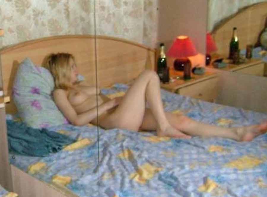 Galería caliente de una chica amateur posando desnuda
 #75694005