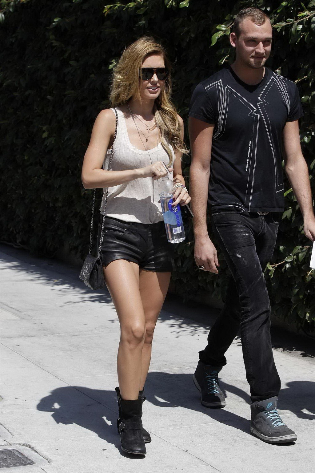 Audrina patridge, superbe en soutien-gorge transparent et short en cuir à Beverly H.
 #75254103