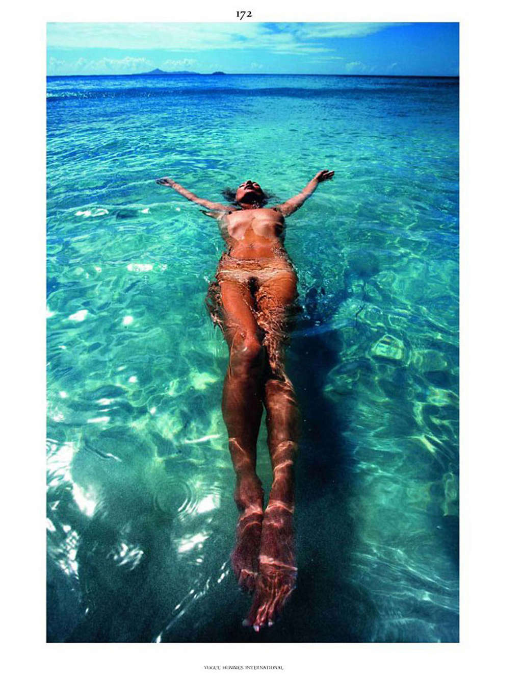 Kate moss che mostra le sue belle tette piccole e figa in photoshoot nudo sulla spiaggia
 #75355612
