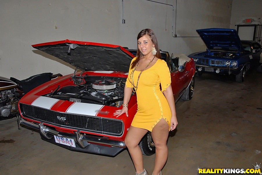 Banging hot ass big tits lexxxi is working on her cars in the garage when shes g #71074948