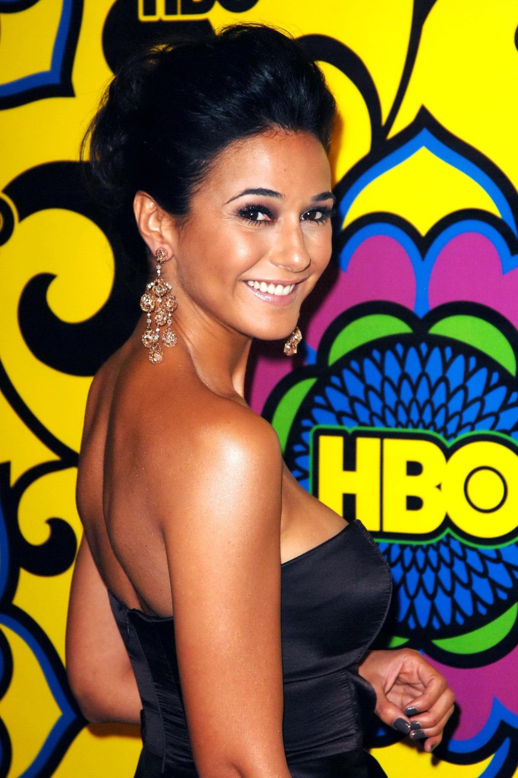 Emmanuelle chriqui porte une robe très décolletée lors de la soirée des Emmy à West Hollywood.
 #75251793