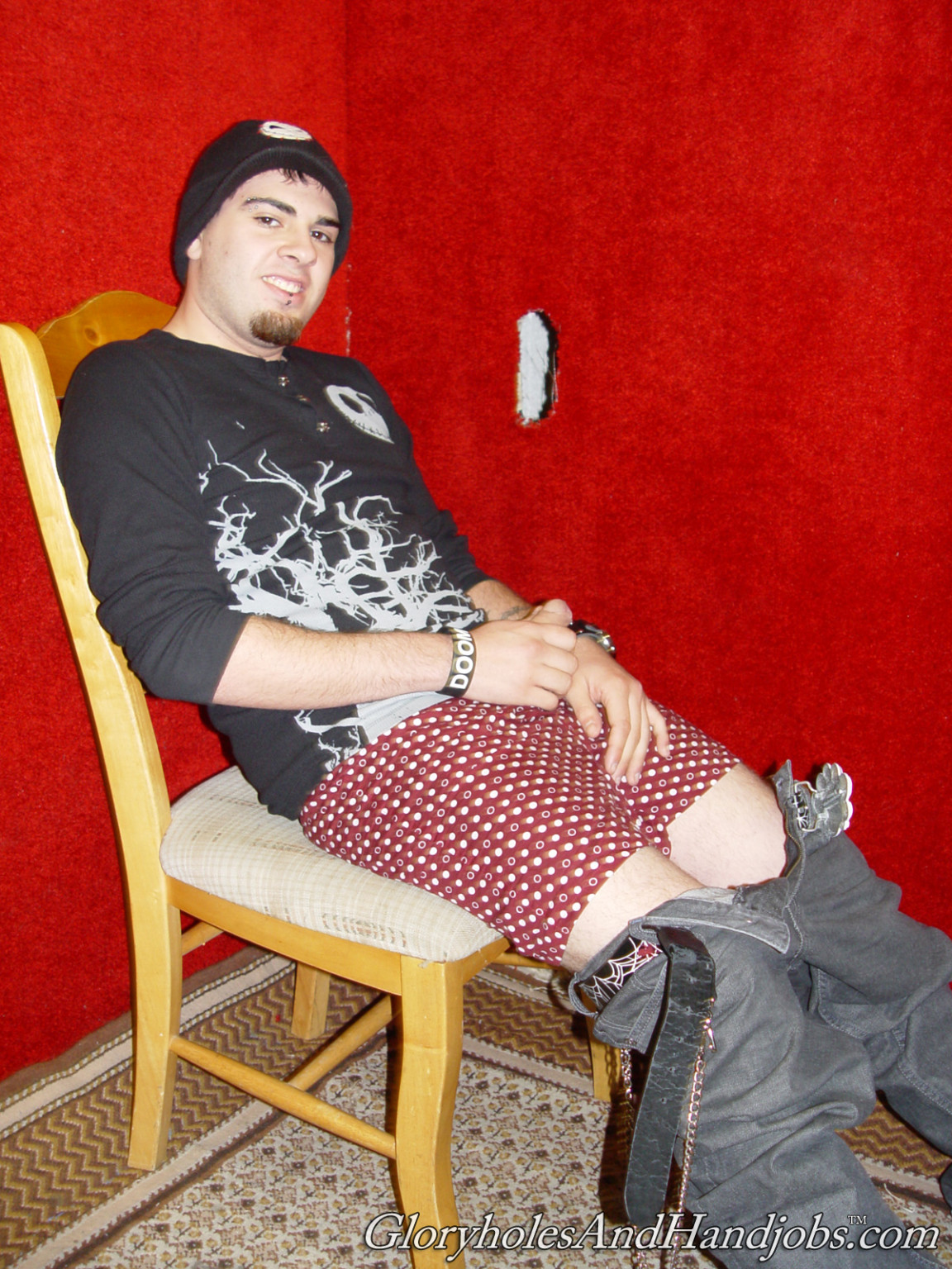 Un chico caliente chupando una fuerte polla en una acción gay de gloryhole
 #76955298