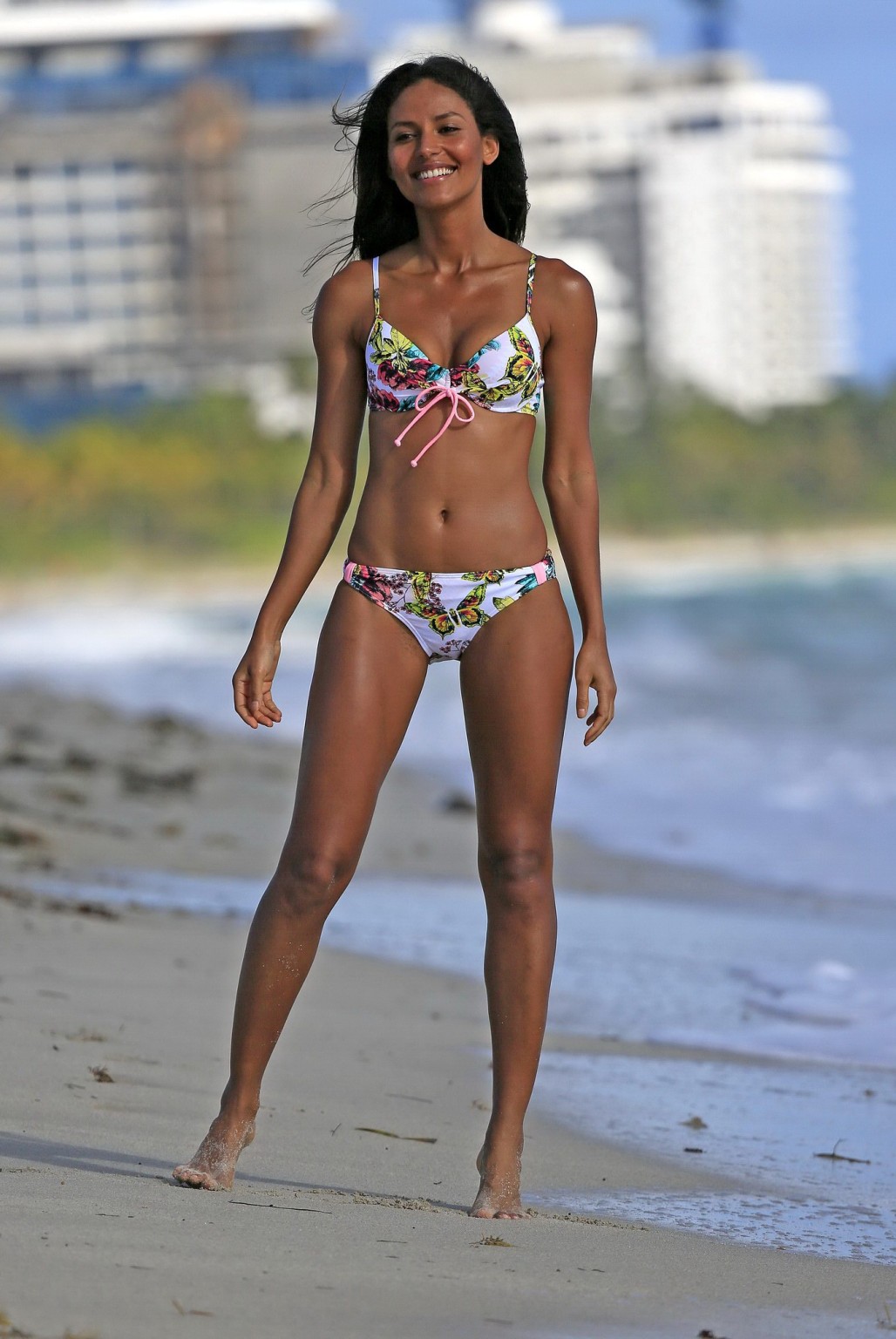 Emanuela de paula faisant un photoshoot en bikini à south beach à miami
 #75210686