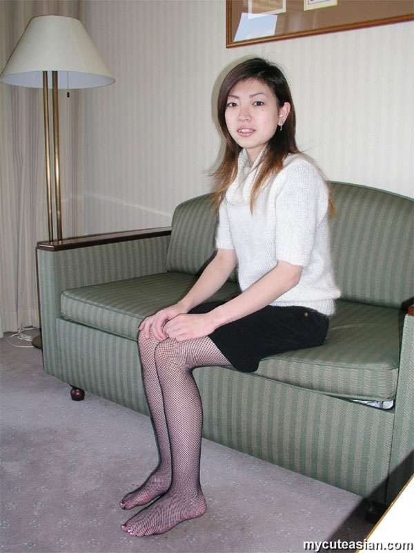 Lovely asiatischen Amateur teen zeigt ihre winzigen kleinen Titten
 #69951797