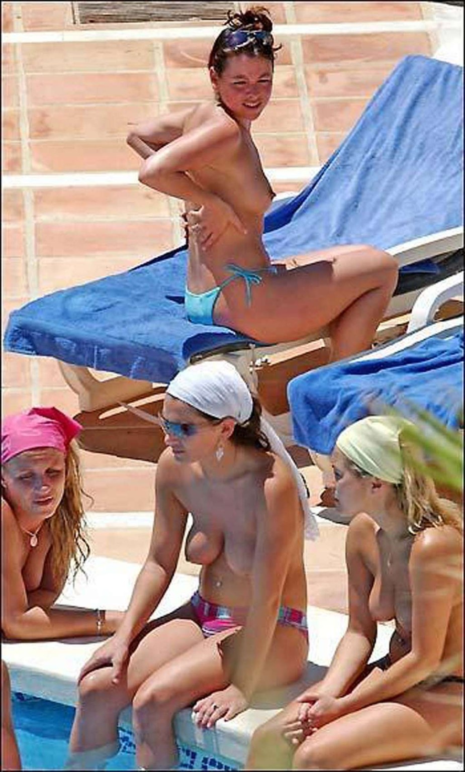 Lisa Scott Lee exposing her nice huge boobs on pool paparazzi shoots #75334721