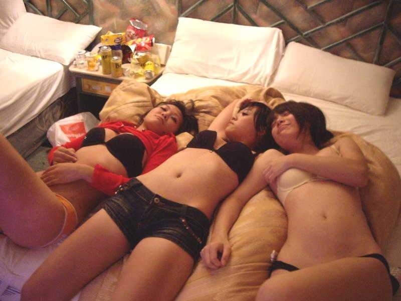 Amateur asian teen girlfriends take homemade pix en hotel room
 #69949375