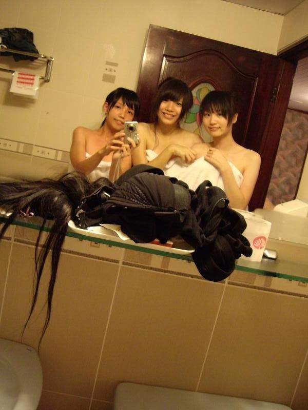 Amateur asian teen girlfriends take homemade pix en hotel room
 #69949429