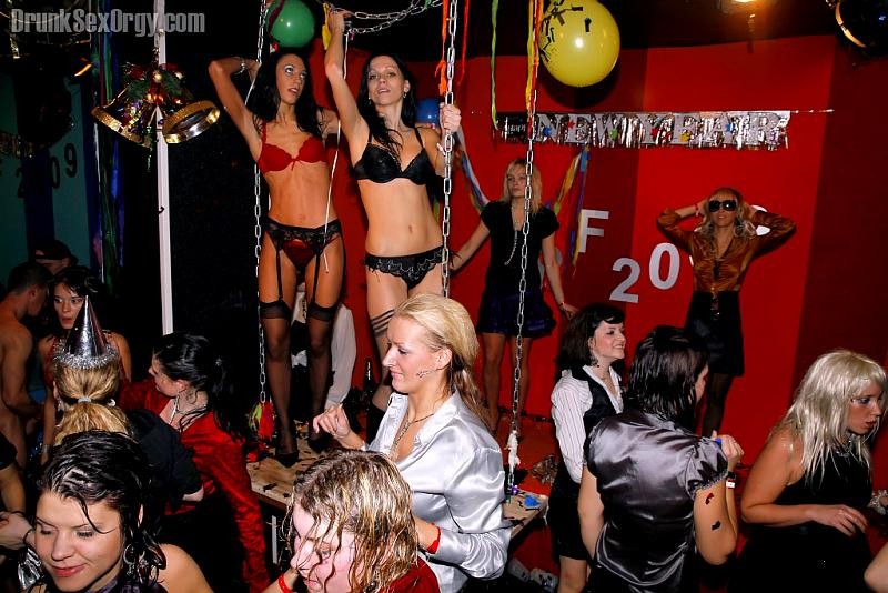 Mädchen verwandelt sich in eine spermageile Schlampe
 #75973399