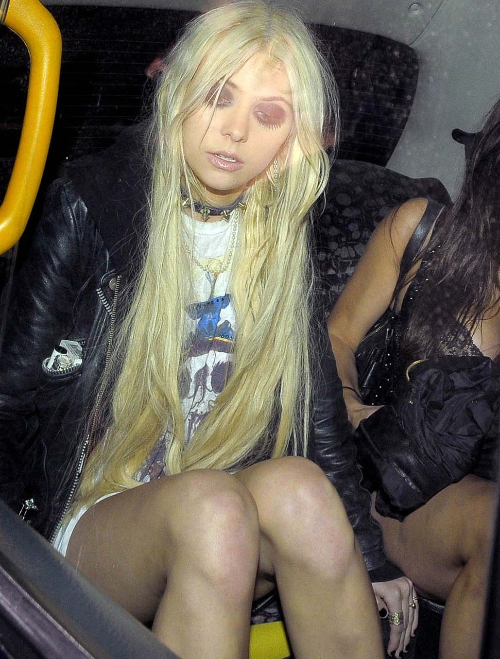 Taylor momsen baise sexy et chaude paparazzi photos upskirt
 #75299768