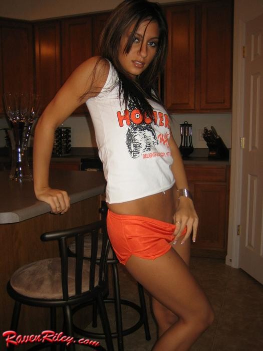 Raven Riley looking sexy in a hooters top #75069195