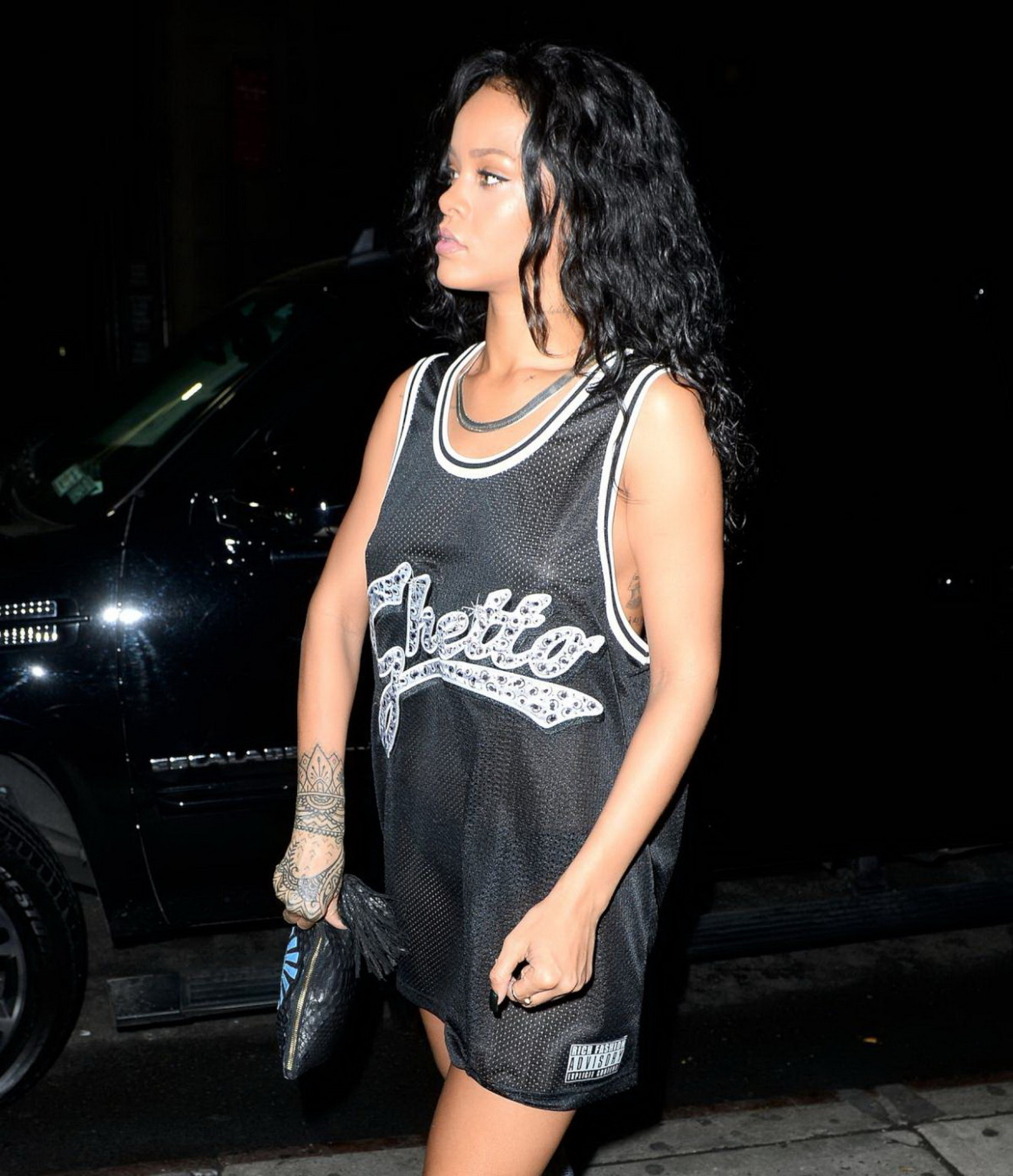 Rihanna enseñando las tetas y las bragas con un jersey de seethru en nyc
 #75197684