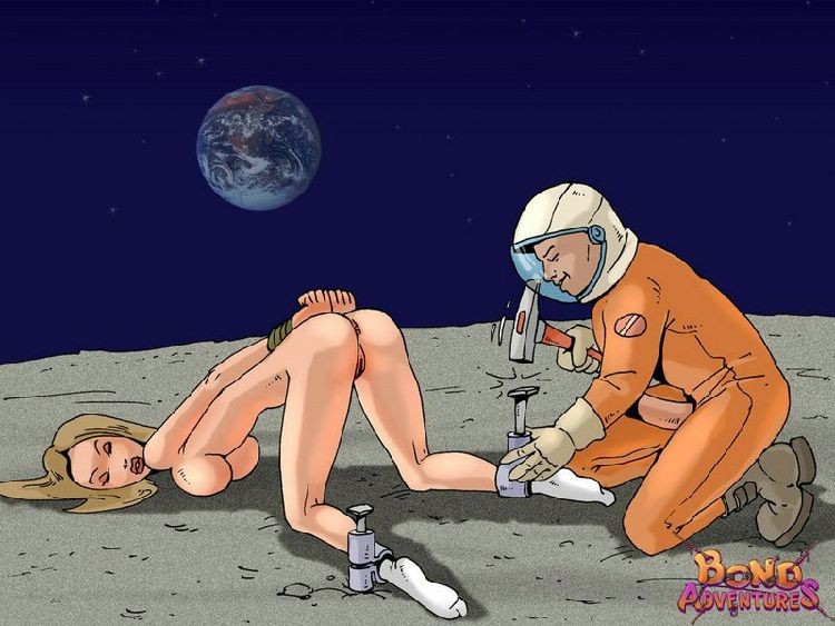Explorador de la Luna golpea el mango de un martillo en el coño de su compañero
 #69646649