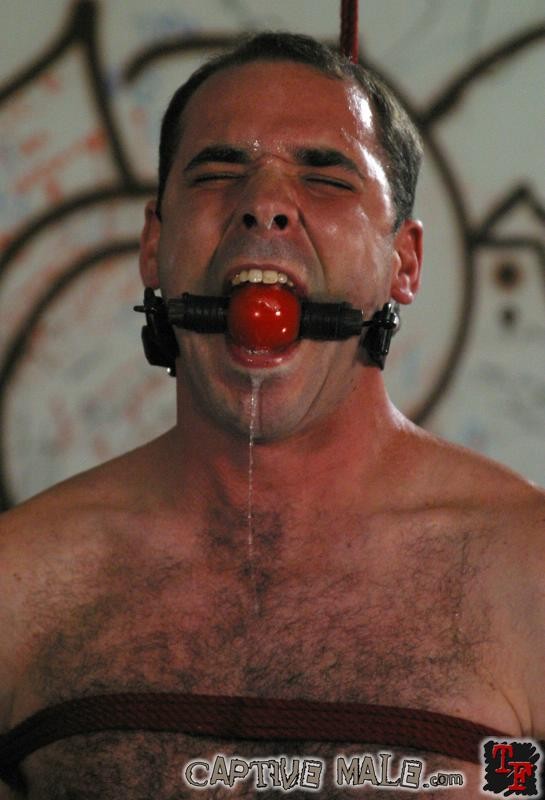 Femdom torturando y asfixiando a un esclavo masculino
 #72190614